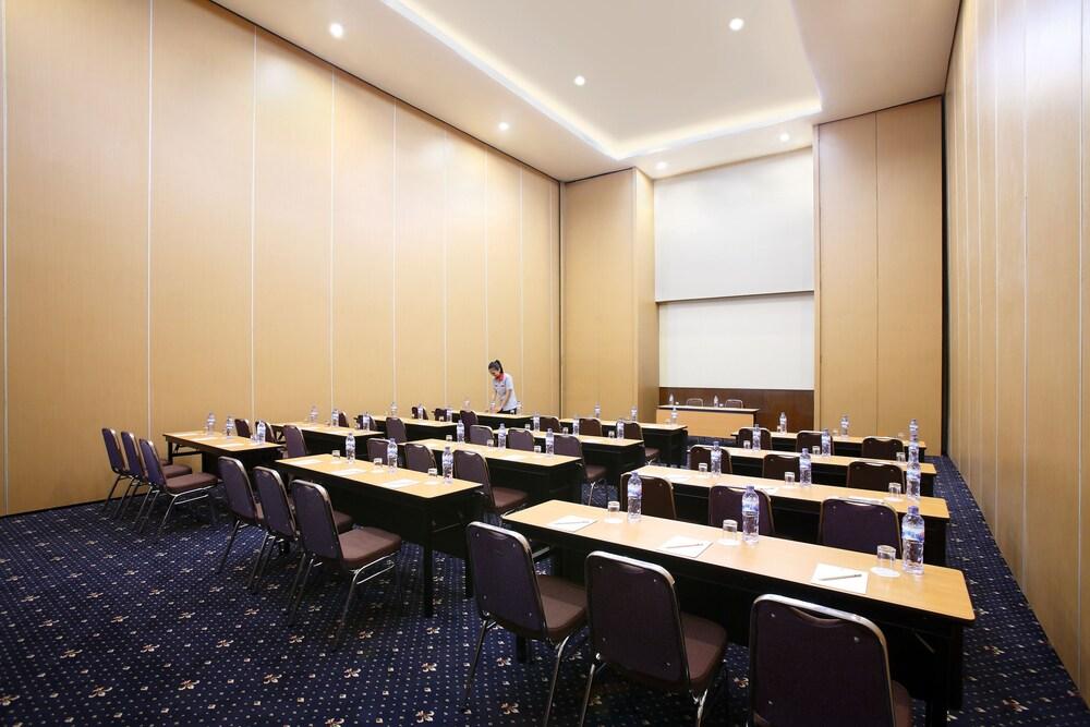 Amaris Hotel Muara Bungo - Jambi Exterior photo